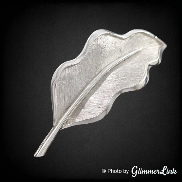 Vintage Crown Trifari Long Wavy Leaf Textured Silver Tone Brooch - Picture 2 of 9